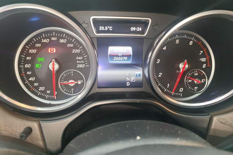 Used Mercedes-Benz GLE 2016 GLE 400 4MATIC Odometer Close Up