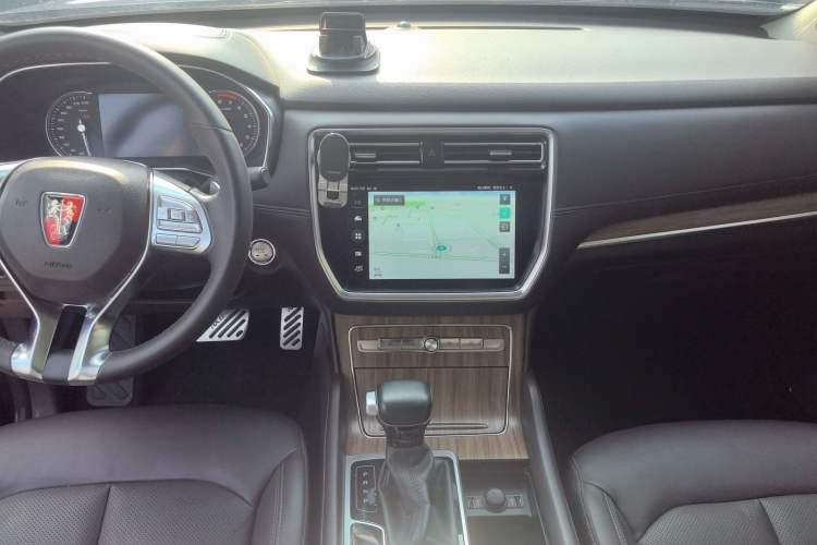 Used Roewe RX8 2018 30T Smart Connectivity Four-Wheel Drive Flagship Edition Center Console