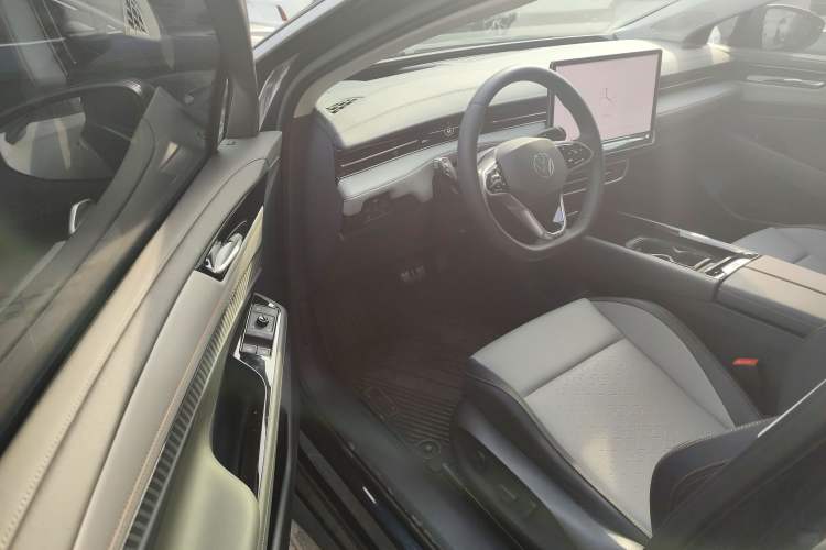 Used Volkswagen ID.7 VIZZION 2024 AIR model
