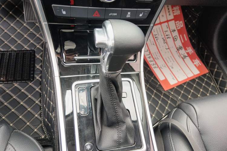 Used Haval H2 2016 Red-Label 1.5T Automatic Two-Wheel Drive Luxury Model Gear Lever