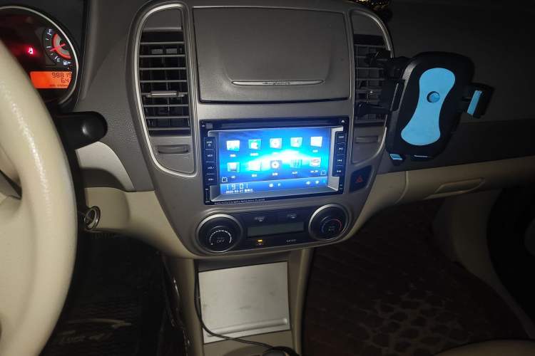 Used Nissan Sylphy 2012 Classic 1.6XE Manual Comfort Edition Audio And AC Panel