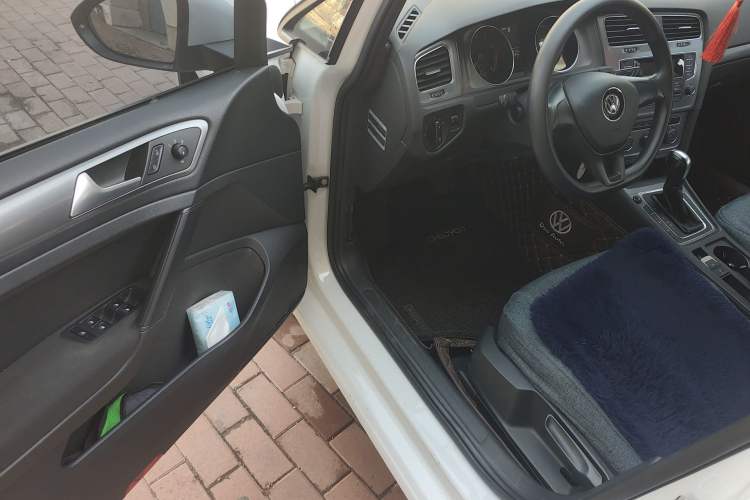 Used Volkswagen Golf 2015 1.6L Automatic Fashion Model Driver Seat