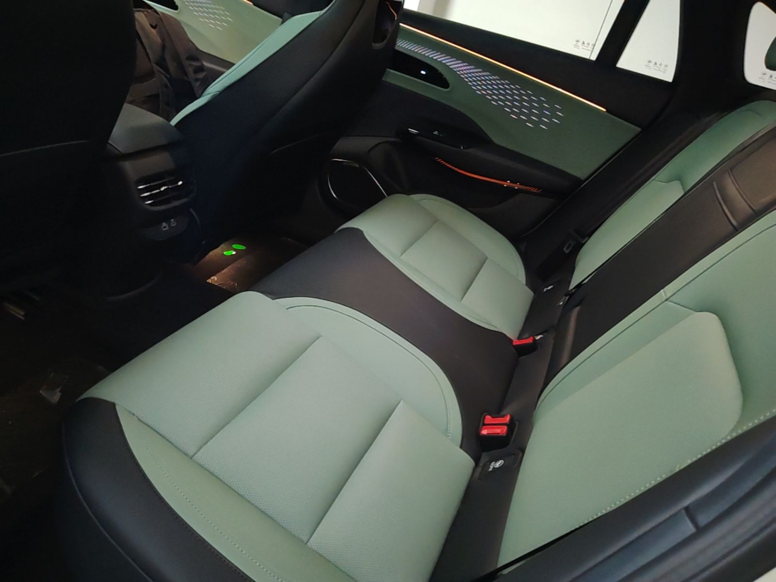 Hongqi EH7 2025 690 Smart Selection Edition — снимка 20