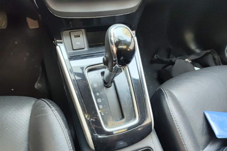 Used Nissan Sylphy 2019 1.6XV CVT Smart Connect Luxury Edition China VI Standard Gear Lever