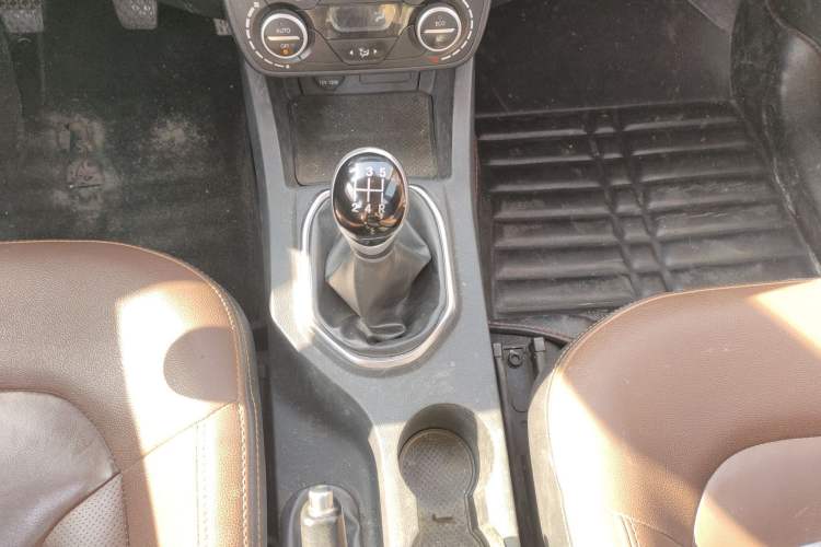 Used FAW Senya R7 2017 1.6L Manual Luxury Model
