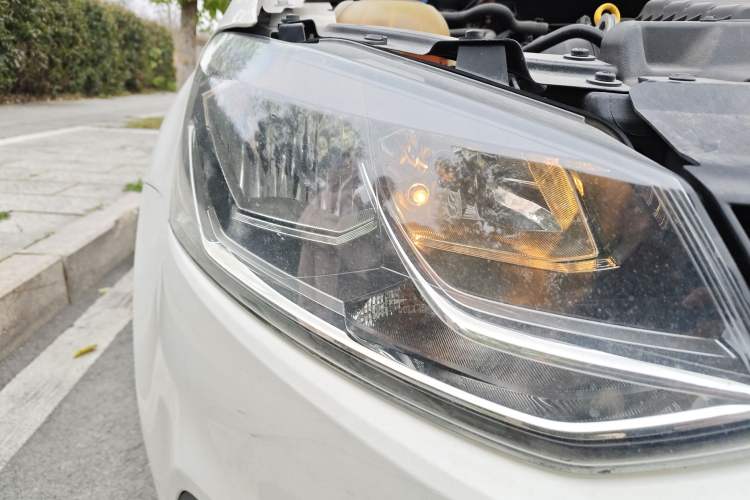 Used Volkswagen Polo 2016 1.6L Automatic Luxury Model Right Front Headlight