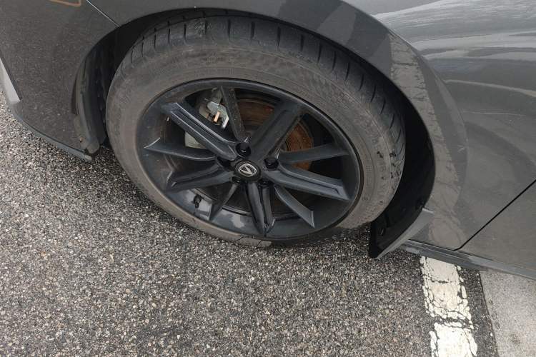 Used CHANGAN UNI-V 2022 1.5T Prestige Version Left Front Wheel Hub