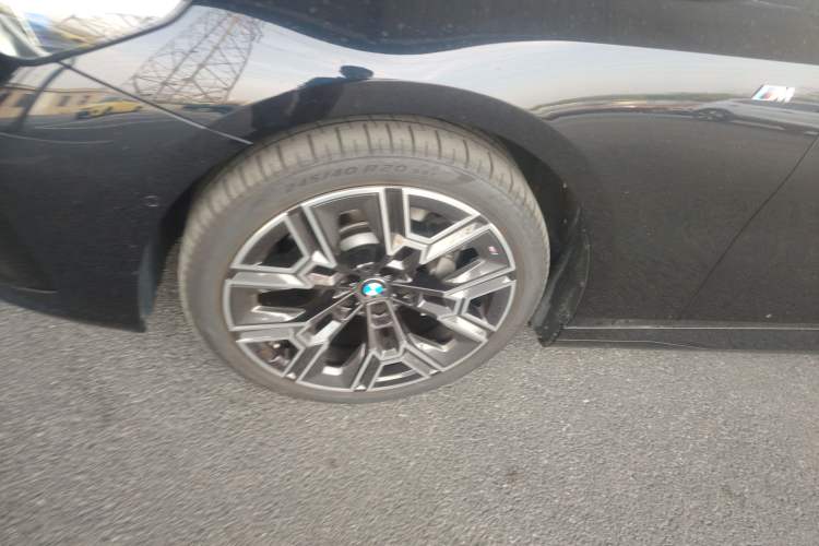 Used BMW 5 Series 2025 530Li Luxury Edition M Sport Package Left Front Wheel Hub