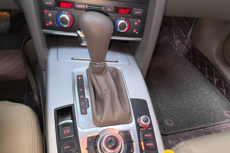 Used Audi A6L 2009 2.0 TFSI automatic standard version