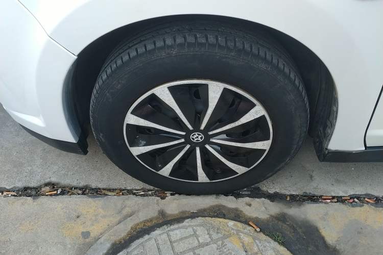 Used Venucia R50 2014 1.6L Automatic Splendid Edition