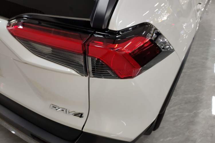 Used Toyota RAV4 2022 2.0L CVT Two-Wheel Drive Fashion Plus Edition Right Rear Taillight