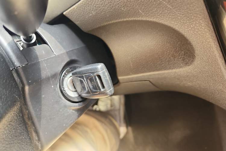 Used Wuling Rongguang V 2016 1.2L Standard Version
