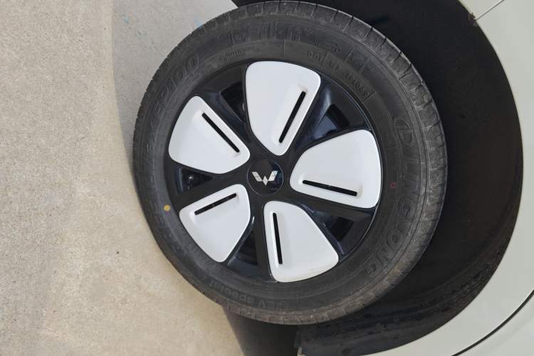 Used Wuling Hongguang MINIEV 2025 Four-Door Version Premium Edition Exterior 5