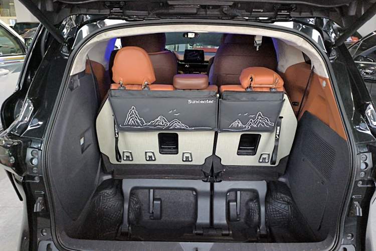 Used Toyota SIENNA 2021 2.5L Hybrid Comfort Edition Trunk