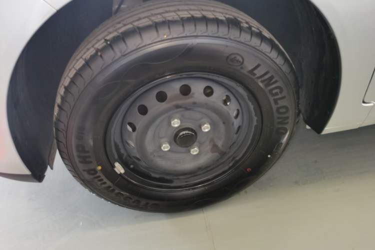 Used Wuling Hongguang New Energy 2024 All-Electric Model 300KM Standard Version Exterior 4