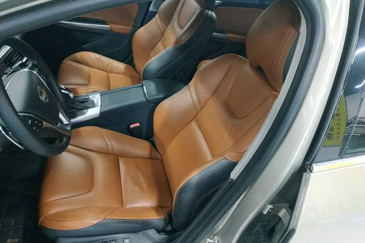 Used Volvo V60 2014 Restyled T5 Zhiya Edition