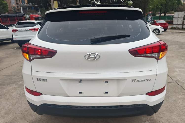 Used Hyundai Tucson 2015 2.0L Automatic Two-Wheel Drive Smart Version
