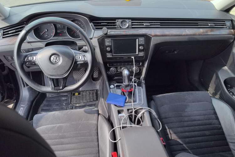 Used Volkswagen Magotan 2018 330TSI DSG Luxury Model Center Console