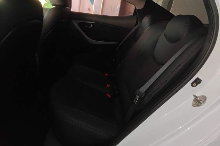 Used Hyundai Elantra (5th Generation / Langdong) 2016 1.6L Automatic Smart Version