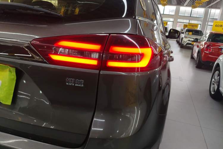 Used Geely Auto Emgrand X7 Sport 2020 1.8TD DCT Two-Wheel Drive Smart Connect 4G-Enabled Version Exterior 3