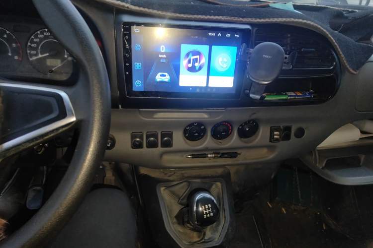 Used JMC Transit 2019 2.8T Commercial Version Long Wheelbase Mid-Roof 6-Seater Rear Single Tire China VI Emission Standard – JX493 Audio And AC Panel