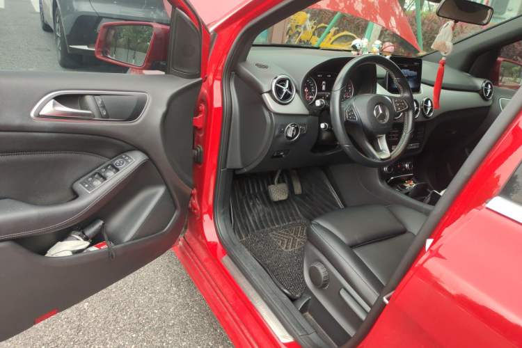 Used Mercedes-Benz B-Class 2017 B 200 Sport Edition Driver Seat