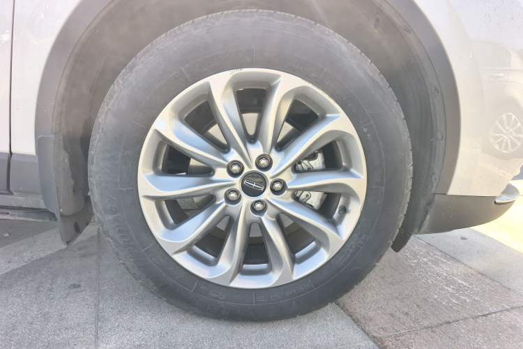 Used Lincoln Corsair 2021 2.0T Two-Wheel Drive Deluxe Edition Right Front Wheel Hub