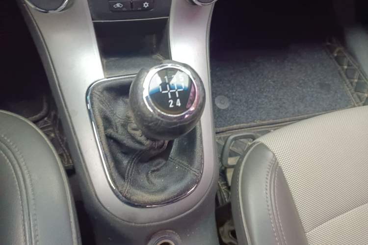 Used Chevrolet Cruze 2013 1.6L SL MT Gear Lever
