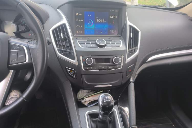 Used Dongfeng Aeolus AX7 2015 2.0L Manual Zhiyi Trim Audio And AC Panel