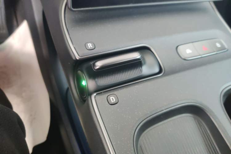 Used Nio ET5T 2023 75 kWh Touring Gear Lever