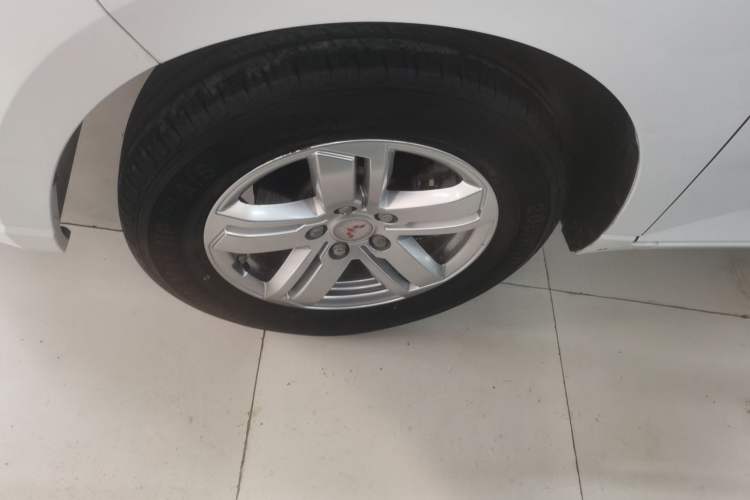 Used Wuling Hongguang PLUS 2019 1.5T Manual Comfort Version 7 Seats Left Front Wheel Hub
