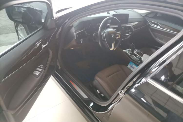 Used BMW 5 Series 2019 Facelifted 525Li Luxury Package Driver Seat