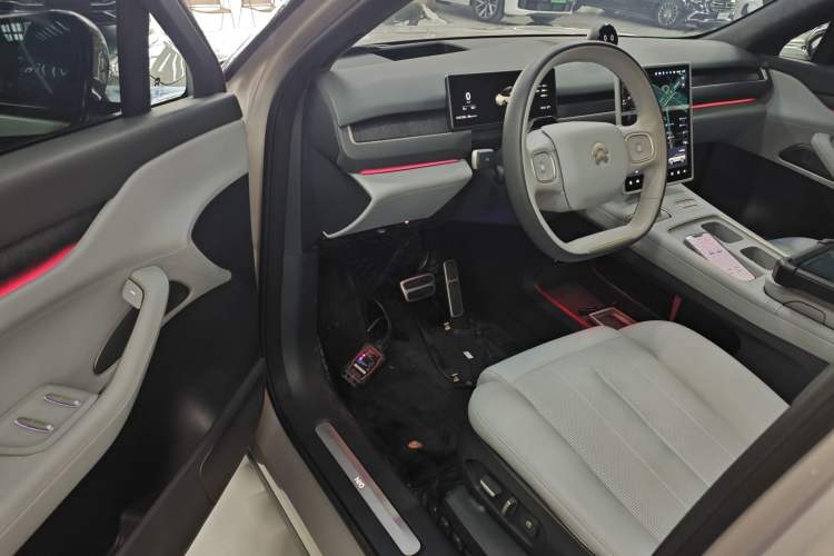 Used Nio ES8 2023 75 kWh Executive Edition
