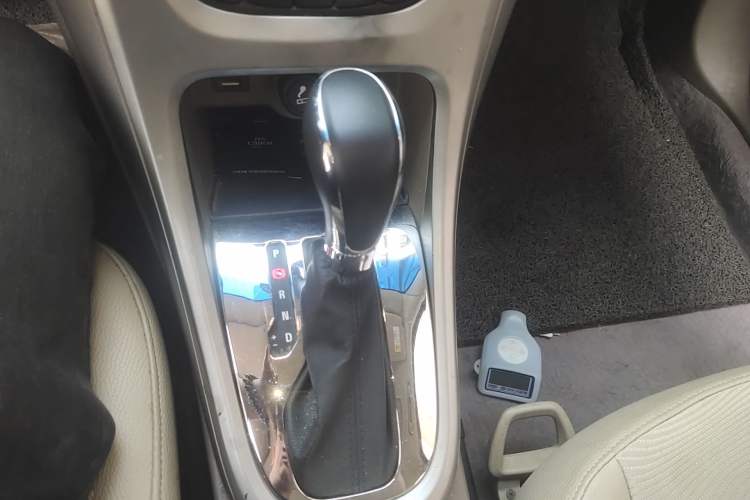Used Buick GT 2013 GT 1.6L Automatic Fashion Edition Gear Lever