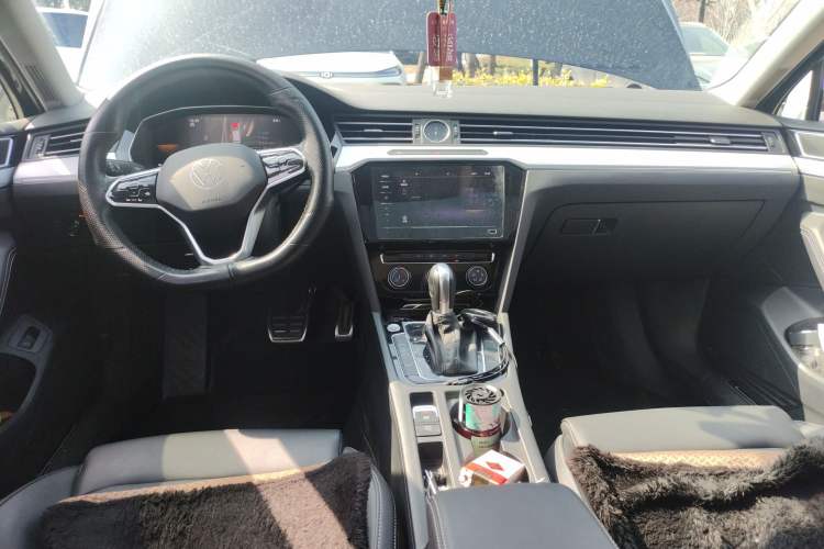 Used Volkswagen Magotan 2023 2 Million Units Limited-Edition 280TSI DSG Comfort Version Center Console