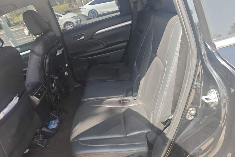 Used Toyota Highlander 2018 2.0T Four-Wheel Drive Luxury Edition 7 Seats China V Emission Standard Left Rear Seat