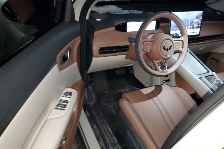 Used Wuling Bingo S 2025 Model 325km Deluxe Edition Interior 3