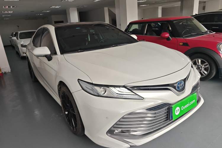 Used Toyota Camry 2018 Dual-Engine 2.5 HG Luxury Edition Front Right 45 Deg