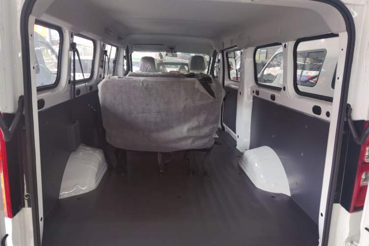 Used Wuling Yangguang 2025 Model 400km Bus Edition—Comfort Edition Trunk