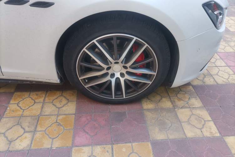 Used Maserati Ghibli 2014 3.0T Standard Edition Right Front Wheel Hub