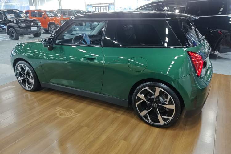 Used MINI Electric MINI COOPER 2024 452km COOPER SE Artist
