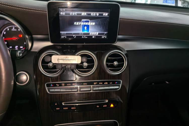 Used Mercedes-Benz GLC 2018 GLC 260 4MATIC Dynamic Edition Audio And AC Panel