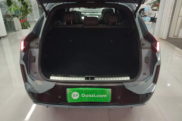 Used Lynk & Co 08 EM-P 2025 220 km All-Wheel-Drive Performance Halo
