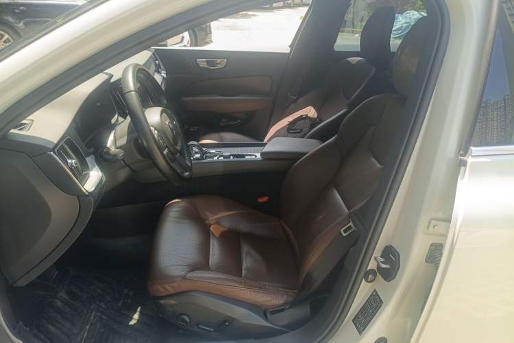 Used Volvo S60 2022 B4 Zhiyi Luxury Edition Left Front Seat