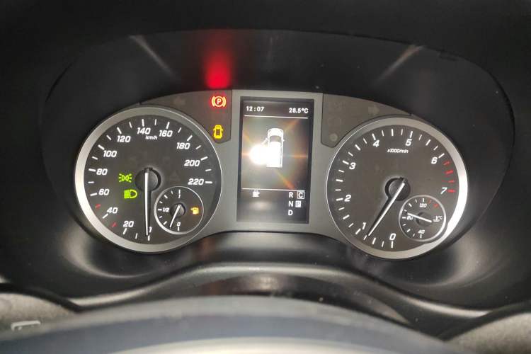 Used Mercedes-Benz Vito 2021 2.0T Elite Version 7 Seats
