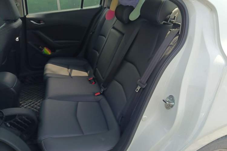 Used Mazda 3 Axela 2016 Sedan 1.5L Manual Comfort Model
