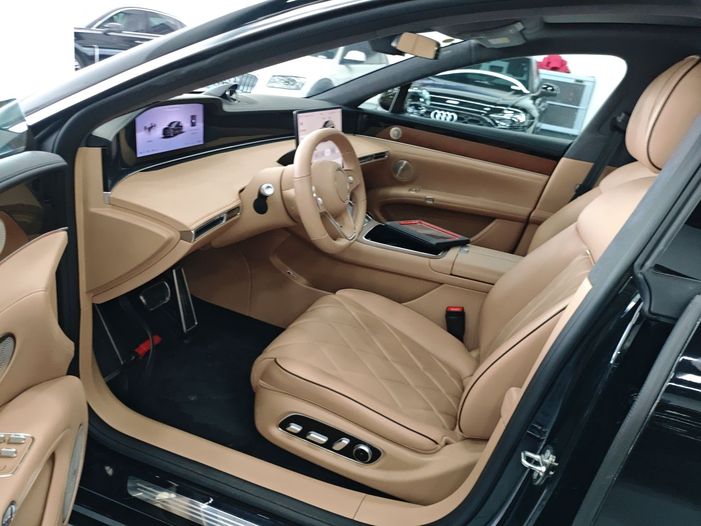 المقاعد الأمامية داخل السيارة