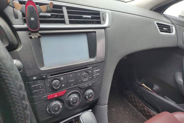 Used DS 5LS 2014 1.8L automatic Comfort version VTi140