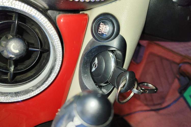 Used MINI MINI 2011 1.6L COOPER Fun