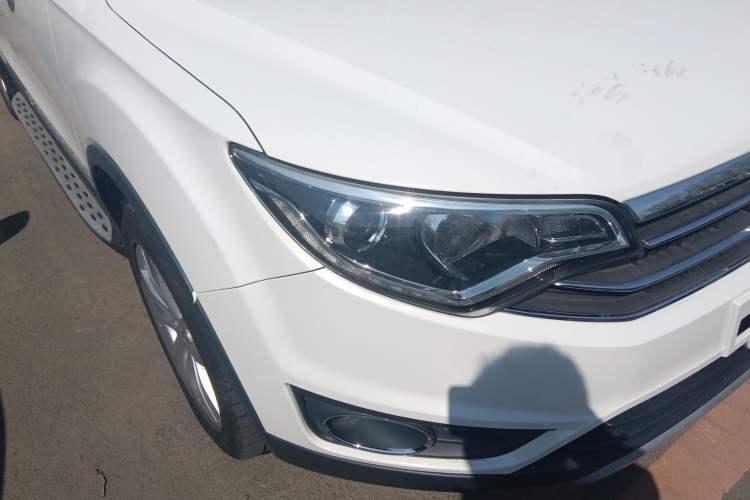 Used FAW Senya R7 2016 1.6L Manual Comfort Model Right Front Headlight